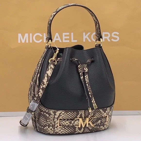 MICHAEL KORS 
Reed Md Pebbled Leather Belted Bucket Messenger Satchel Crossbody - Picture 3 of 16